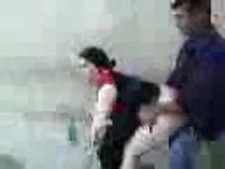Aranyos apa fia xxx leszbikusok rózsaszínben, fehér kanapén