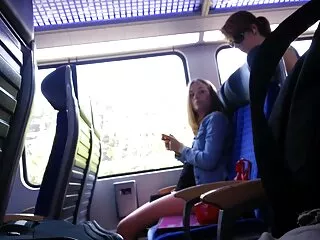 Carmen McCarthy megcsalja az idegent, miközben vontatásra anya szex videok vár